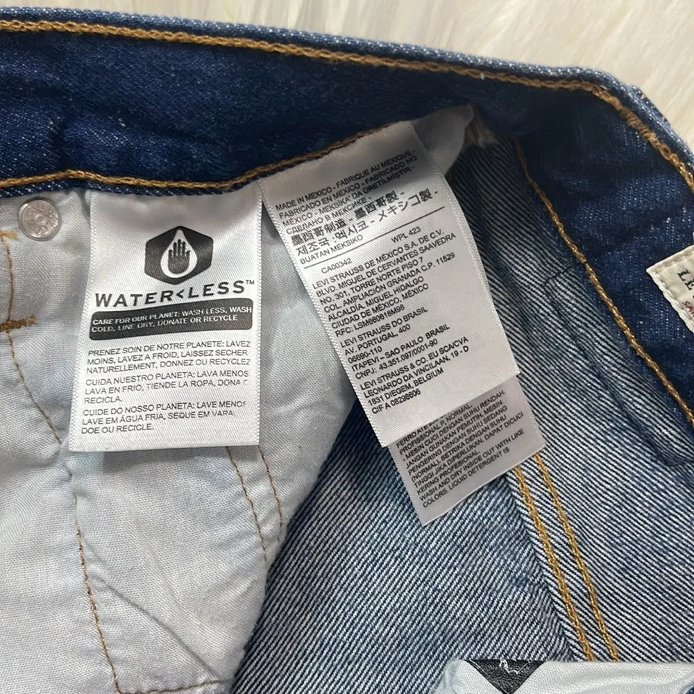 LEVIS 501 ORIGINAL WOMEN'S SHORTS JEANS. SZ W26 NWOT